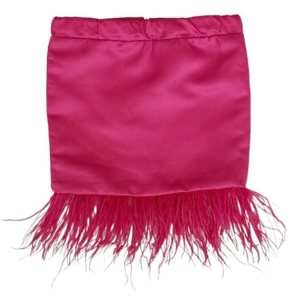 LOLA + THE BOYS

Feather Trims Hot Pink Skirt size 10 new with tags